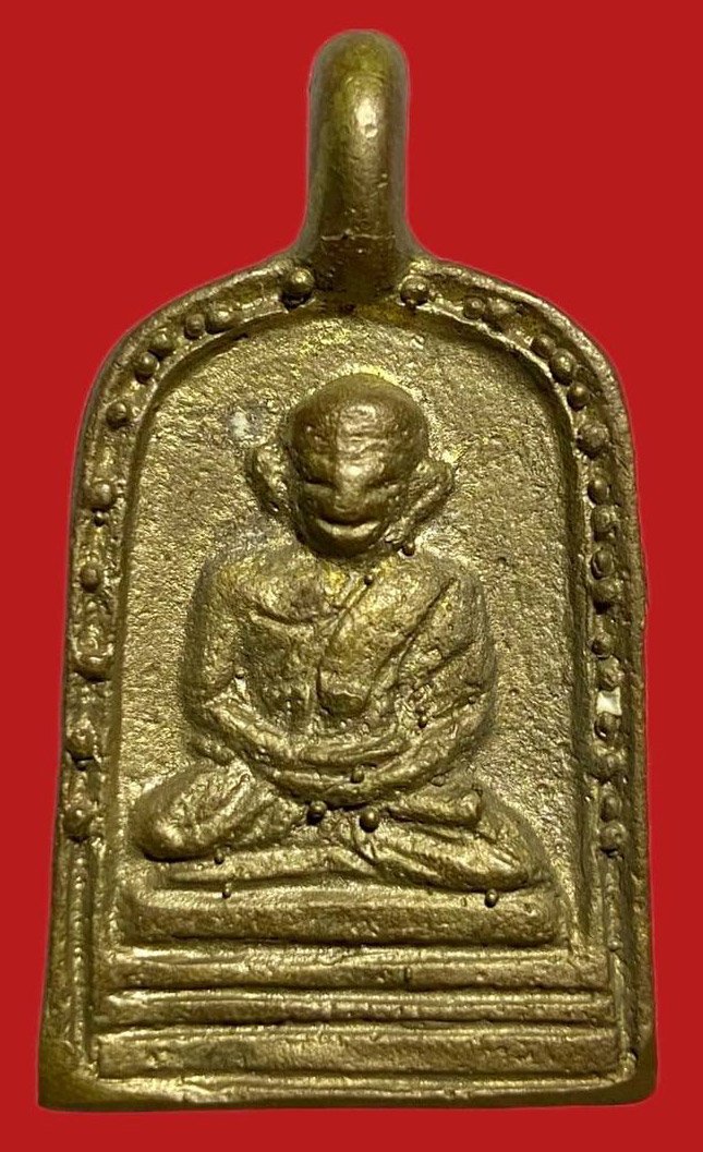 304808 เหรียญหล่อหลวงพ่อไปล่  วัดกำแพง จอบ3  พิมพ์ใหญ่ เนิ้อทองเหลือง  ปี2555 กทม.