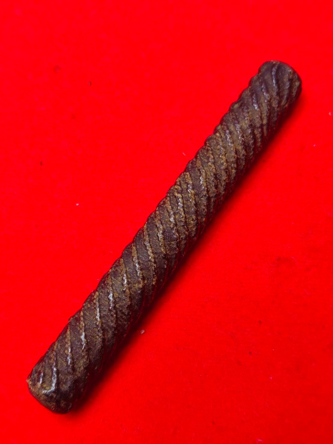 304816 ตะกรุดจันทร์เพ็ญ (ตะกรุดใต้น้ำ)  เนื้อตะกั่ว ถักเชือกเกลียวหลงรัก  สร้างปี2440 ถึง 2457  จ.ชัยนาท หลวงปู่ศุข  วัดปากคลองมะขามเฒ่า 