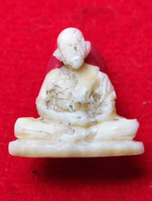 304817 องค์เหมือนหลวงปู่ทิม (จิ๋ว)  วัดละหารไร่ (นิยม)  พุทธศักราช 2515-2517  จานใต้ฐาน เนื้องาช้างแกะ  จ.ระยอง 