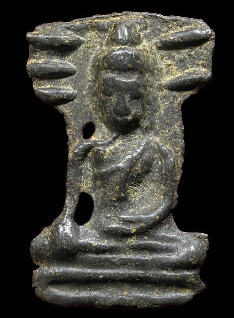 304833 พระมเหศวร พิมพ์กลาง  เนื้อชินเงิน พุทธศตวรรษที่ 18-19 กรุวัดพระศรีรัตนมหาธาตุ วรมหาวิหาร จ.สุพรรณบุรี