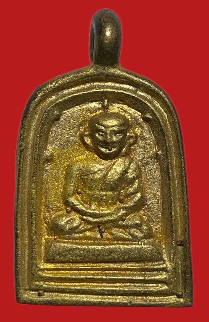 304869 เหรียญหล่อหลวงพ่อไปล่  วัดกำแพง จอบ3  พิมพ์เล็ก เนื้อทองเหลือง   ปี2555 กทม.