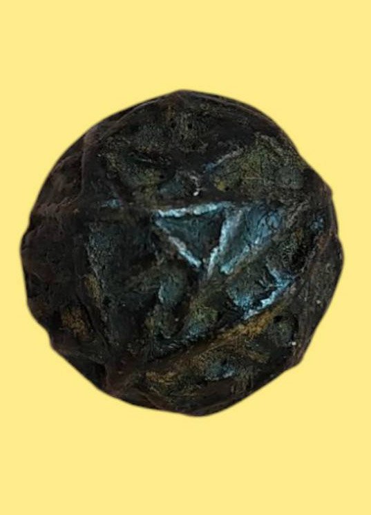 304922 ลูกอมหลวงปู่ยิ้ม เนื้อด้ายสายสิญจน์ พุทธศักราช 2435-2453 วัดศรีอุปลาราม(วัดหนองบัว) จ.กาญจนบุรี