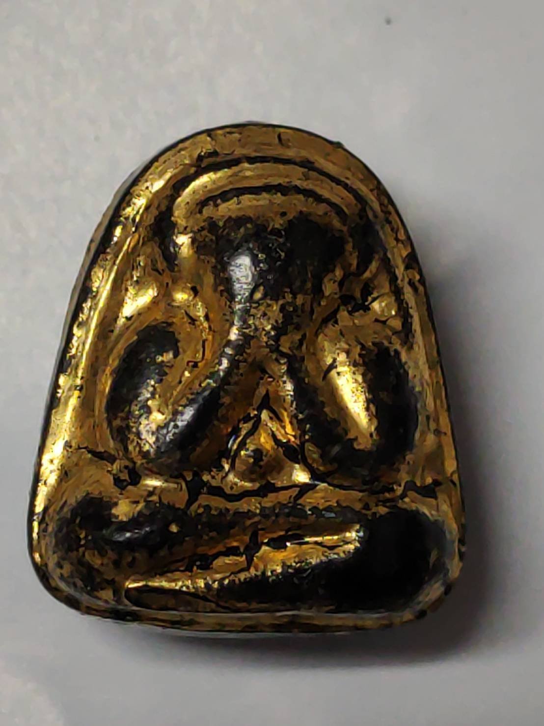 298299 พระปิดตาหลวงปู่เฮี้ยง  พิมพ์สะดือใหญ่หลังแบบ  เนื้อผงคลุกรัก พ.ศ.2496 วัดอรัญญิกาวาส (วัดป่า) จ.ชลบุรี