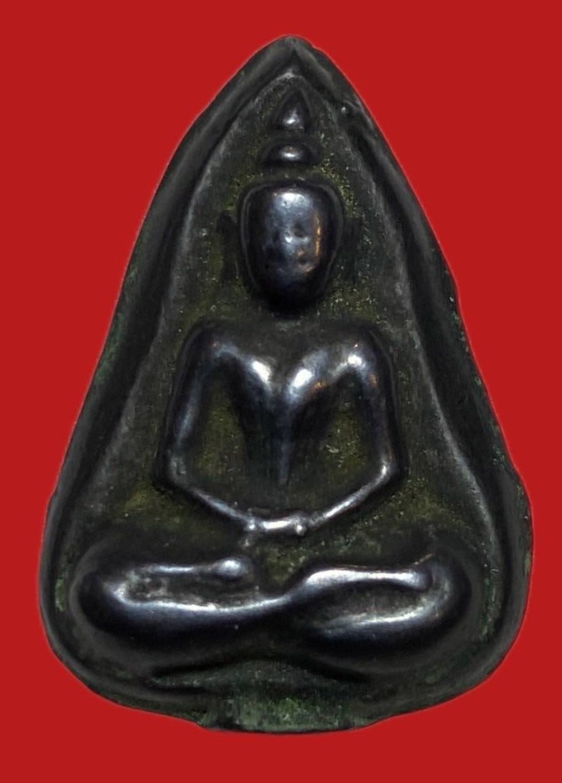 304965 หลวงปู่บุญ วัดกลางบางแก้ว  พิมพ์พระกลีบบัวสมาธิ  ปี2460-2570  เนื้อเมฆพัด จ.นครปฐม