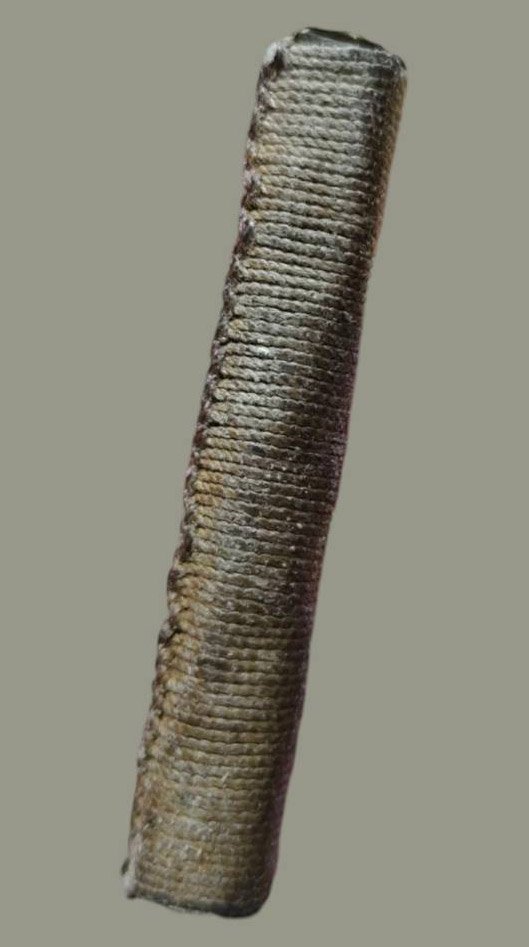 305012 ตะกรุดหลวงพ่อทบ เนื้อฝาบาตร พุทธศักราช 2500-2519 วัดพระพุทธบาทชนแดน จังหวัดเพชรบูรณ์