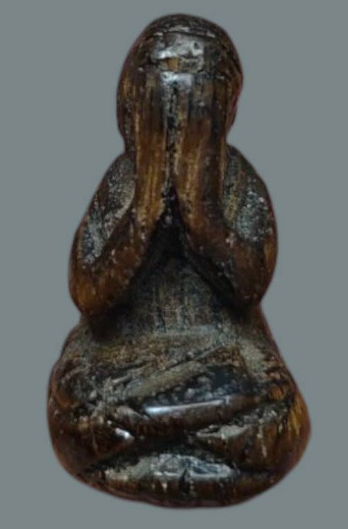 305028 พระปิดตาหลวงปู่รอด เนื้อไม้โพธิ์แกะ พุทธศักราช2450-2455 วัดโคนอน กรุงเทพมหานคร