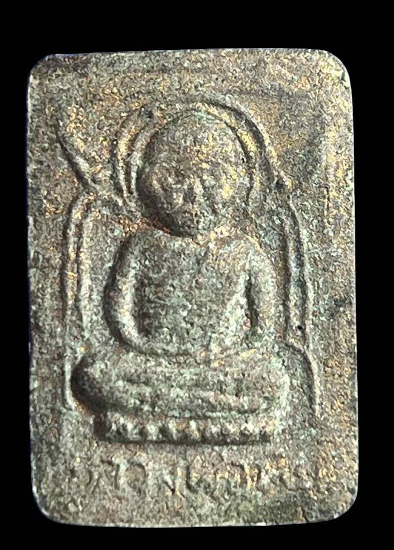 305142 พระผงรูปเหมือนหลวงปู่ทิม  พิมพ์เศียรโต บัว9จุด วัดละหารไร่ ปี15-16 จังหวัดระยอง