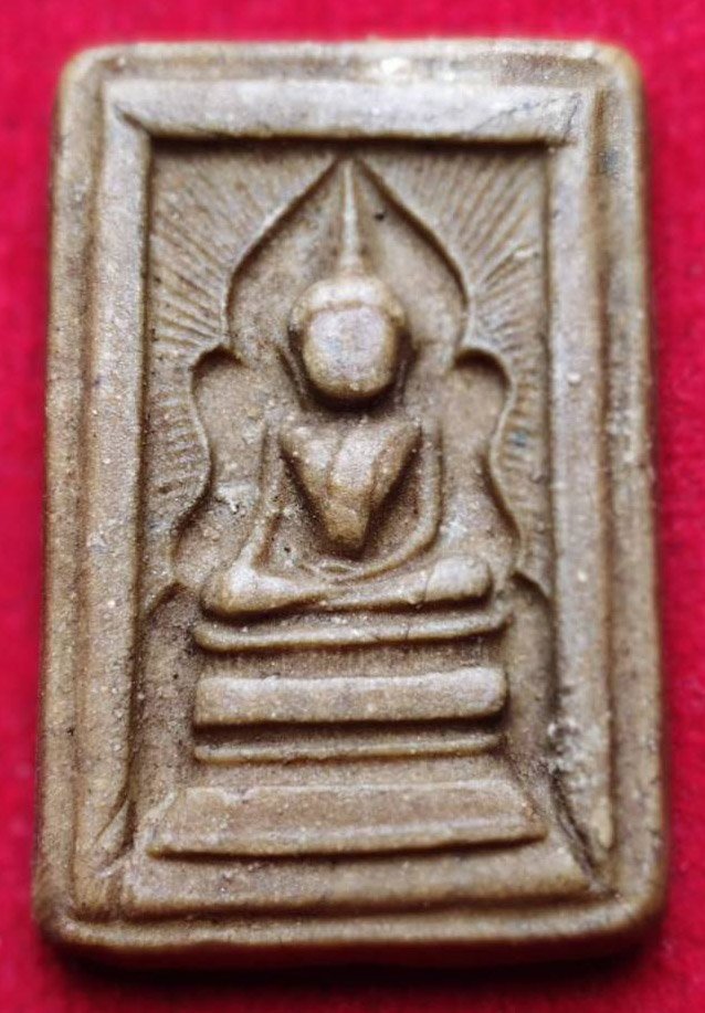 305144 พระสมเด็จแหวกม่าน  พิมพ์อกใหญ่ปางมารวิชัย  พ.ศ. 2513-2515 จ.ชัยนาท เนื้อปรกโพธิ์ 9 ใบ (ฐานนูน)  หลวงพ่อกวย วัดโฆสิตาราม 