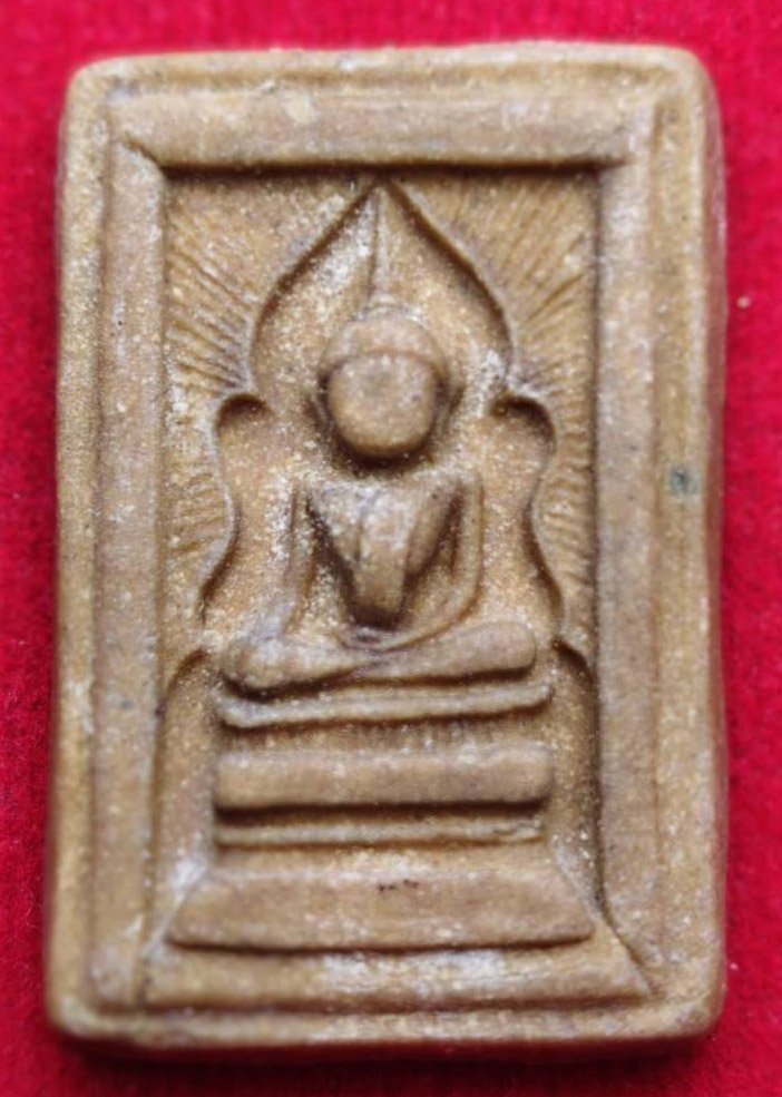 305145 พระสมเด็จแหวกม่าน  พิมพ์อกใหญ่ปางมารวิชัย  พ.ศ. 2513-2515 จ.ชัยนาท  เนื้อปรกโพธิ์ 9 ใบ (ฐานนูน)  หลวงพ่อกวย วัดโฆสิตาราม 