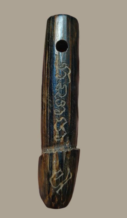 305215 ปลัดขิกหลวงพ่ออี๋ เนื้อไม้แกะ พุทธศักราช 2470-2489 วัดสัตหีบ จ.ชลบุรี