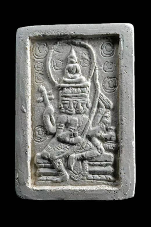 303693 พระพุทธเจ้าเหนือพรหม หลวงปู่ดู่ พิมพ์ใหญ่  เนื้อผง พ.ศ. 2517-2519