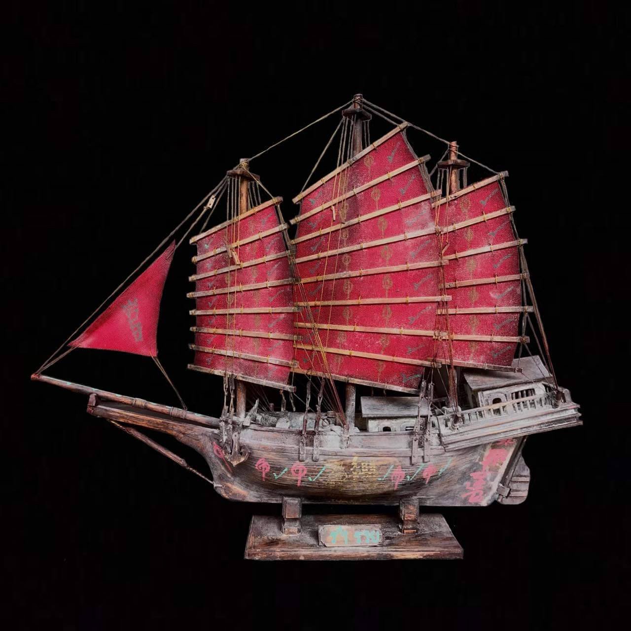 298358 เรือสำเภาจีน (ใบเฉียงแดง ) จารมือยันต์ฟ้าประทานพร อาแปะโรงสี โง้วกิมโคย  ก่อนปี 19 จ.ปทุมธานี