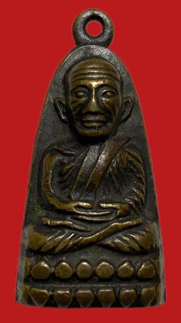 305351 หลวงปู่ทวด วัดช้างให้  เตารีดหลังหนังสือ  พิมพ์ มีหู ปี2506  เนื้อทองเหลืองรมดำ  จ.ปัตตานี