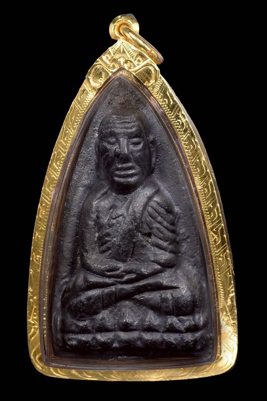 305370 หลวงปู่ทวดพิมพ์เตารีด วัดคอกหมูโค๊ดหมู 9 ตัว เนื้อโลหะผสมปี 2505  จังหวัดกรุงเทพมหานคร 