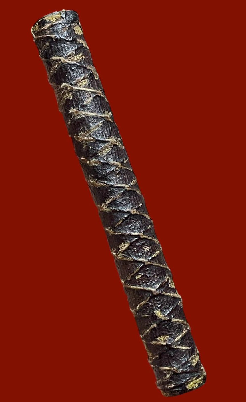 305390 ตะกรุดถัก ลายตาข่ายเพชร  เนื้อฝาบาตร หลวงพ่อเงิน  วัดบางคลาน จ.พิจิตร