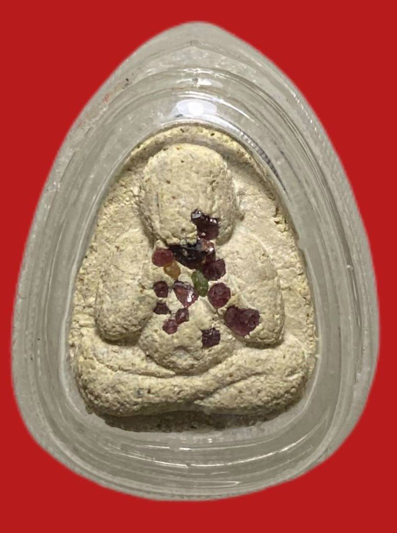 305399 พระปิดตาหลวงปู่ทิม  วัดละหารไร่ ปิดตาฝังพลอย ปี 2517 เนื้อผง  จ.ระยอง