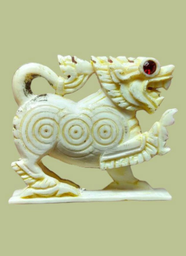 305434 สิงห์สามขวัญทรงเครื่อง พิมพ์ตะปบ เนื้องาแกะ หลวงพ่อหอม พุทธศักราช2490-2520 วัดชากหมาก จ.ระยอง