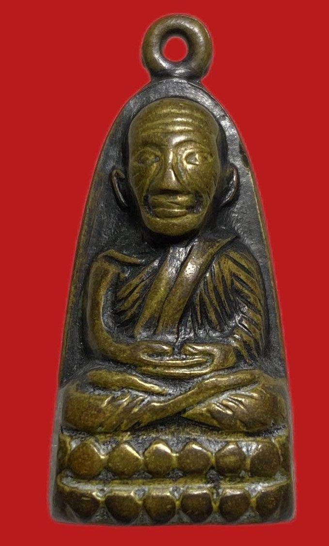 305446 หลวงปู่ทวด วัดช้างให้  เตารีดหลังหนังสือ พิมพ์มีหู ปี 2506  เนื้อทองเหลืองรมดำ  จ.ปัตตานี