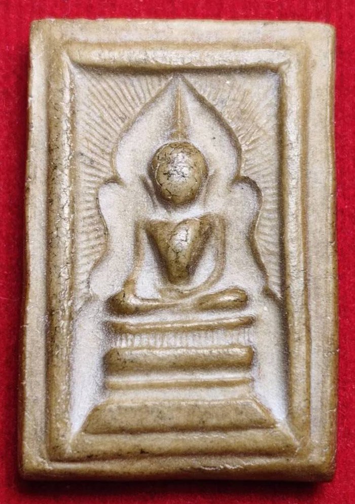 305633 พระสมเด็จแหวกม่าน  ถอดพิมพ์อกใหญ่ปางมารวิชัย  พุทธศักราช 2513-2515  เนื้อผงน้ำมัน หลวงพ่อกวย  วัดโฆสิตาราม จ.ชัยนาท 