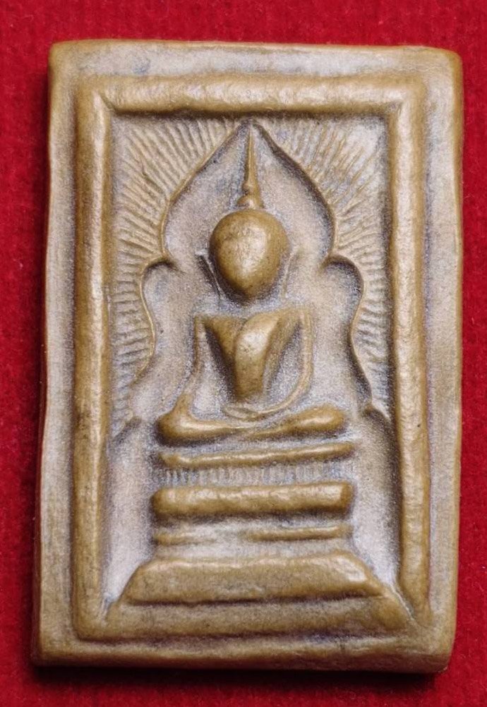 305634 พระสมเด็จแหวกม่าน  ถอดพิมพ์อกใหญ่ปางมารวิชัย  พุทธศักราช 2513-2515  เนื้อผงน้ำมัน หลวงพ่อกวย  วัดโฆสิตาราม จ.ชัยนาท