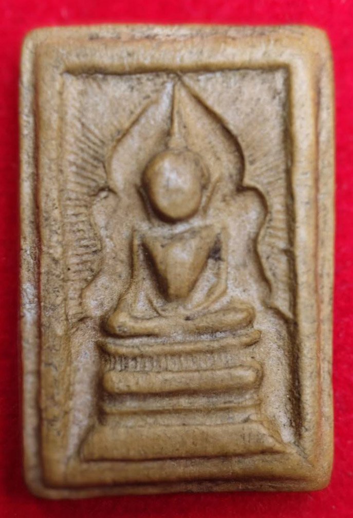 305770 พระสมเด็จแหวกม่าน  ถอดพิมพ์อกใหญ่ปางมารวิชัย  พุทธศักราช 2513-2515  เนื้อผงน้ำมัน หลวงพ่อกวย  วัดโฆสิตาราม จ.ชัยนาท 