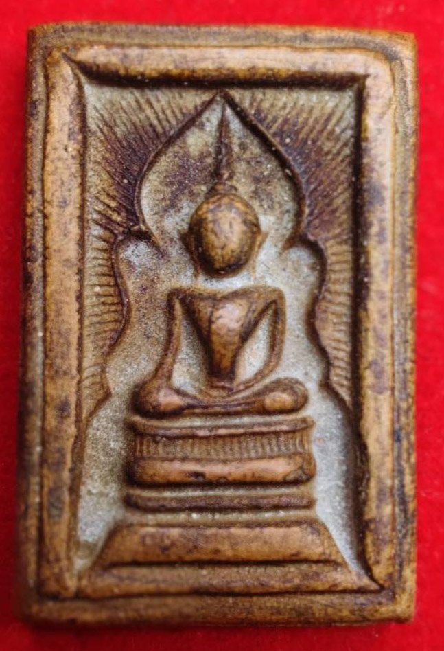 305773 พระสมเด็จแหวกม่าน  ถอดพิมพ์อกใหญ่ปางมารวิชัย  พุทธศักราช 2513-2515  เนื้อผง หลวงพ่อกวย  วัดโฆสิตาราม จ.ชัยนาท 