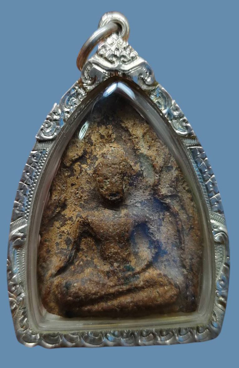 305821 พระขุนแผน  พิมพ์หน้ามงคล พุทธศตวรรษที่ 21 กรุวัดบ้านกร่าง เนื้อดินเผา จ.สุพรรณบุรี