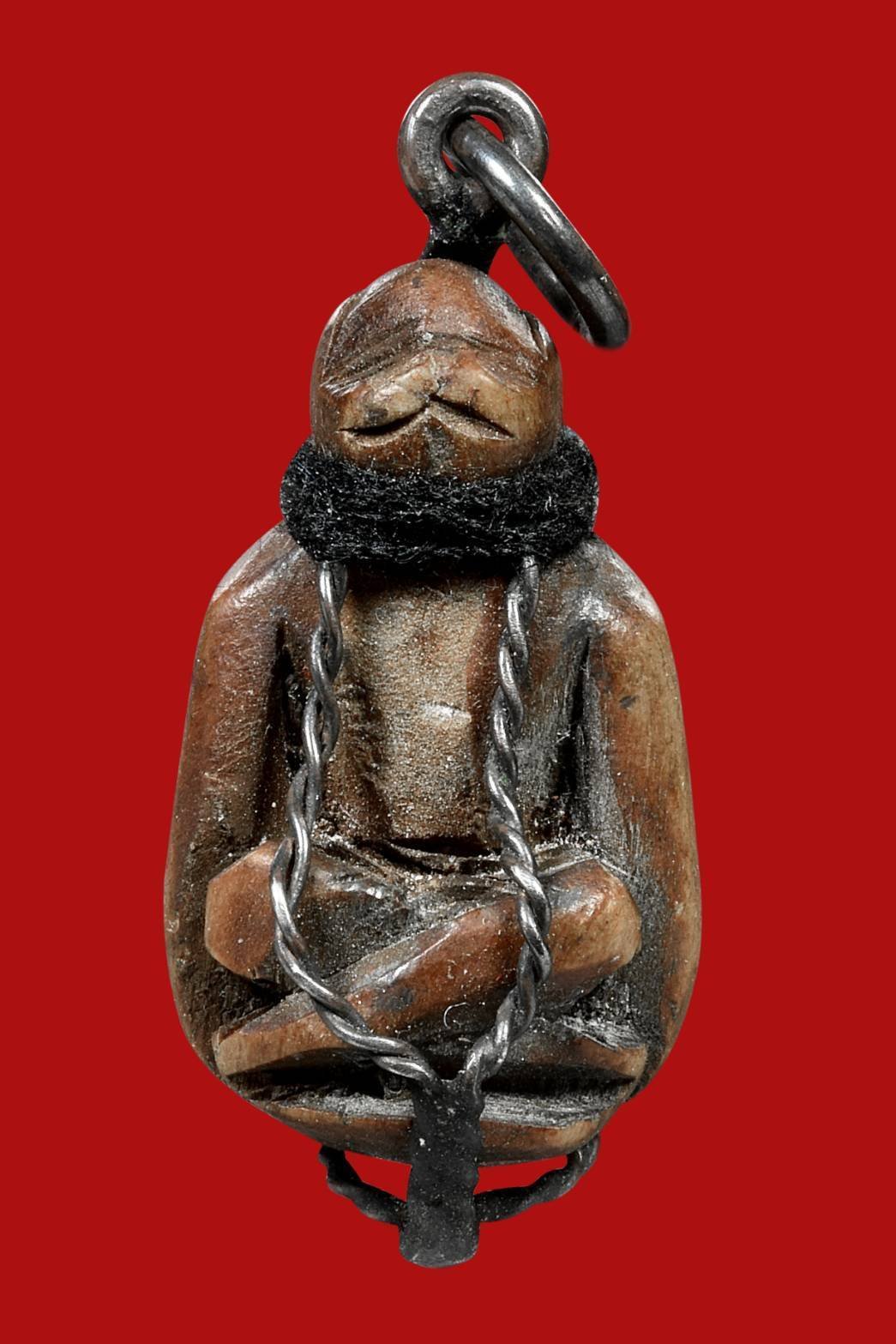 306069 ลิงหลวงพ่อดิ่ง  (หนุมานแกะเม็ดกระบก) ประมาณ  ปี 2480-2495  วัดบางวัว จ.ฉะเชิงเทรา