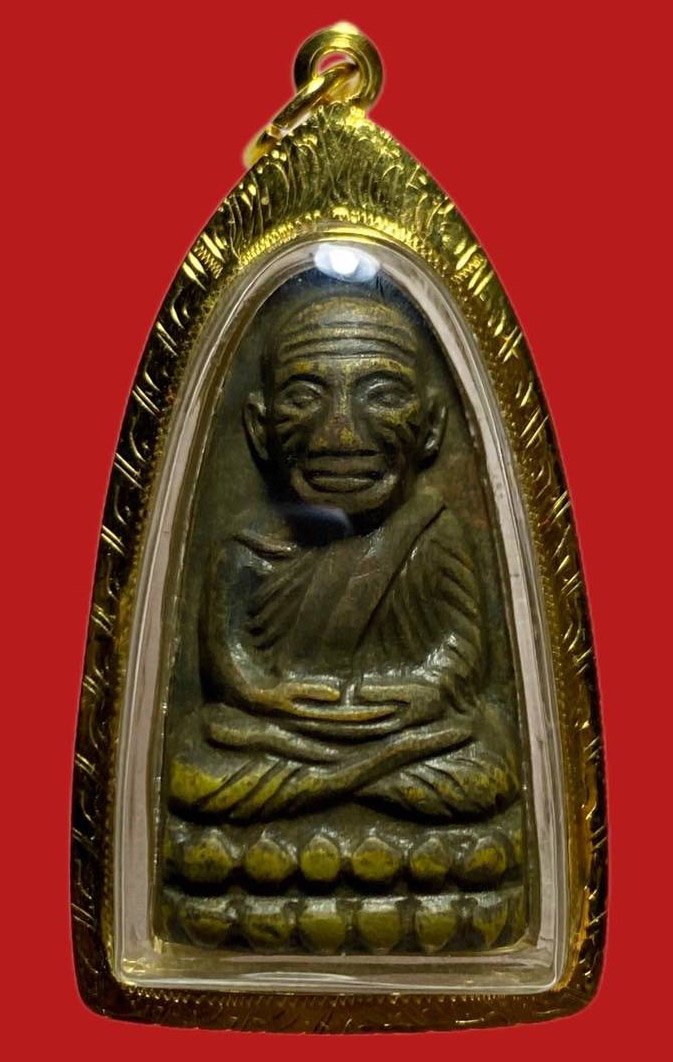 306082 หลวงปู่ทวด วัดช้างให้  เตารีดหลังหนังสือเล็ก  พิมพ์ ว กลวง ปี2505  เนื้อทองเหลืองรมดำ  จ.ปัตตานี