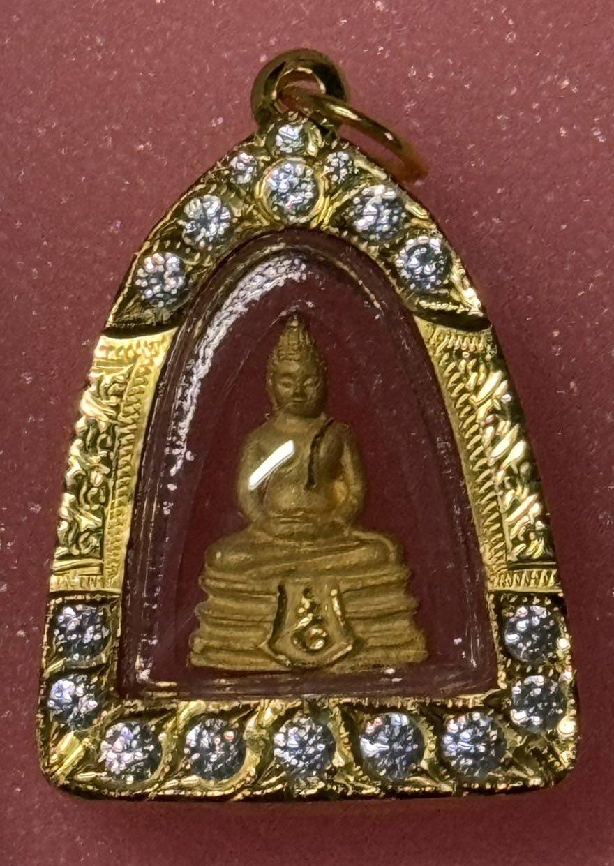 306146 หลวงพ่อโสธร วัดโสธรวราราม รุ่นอุดมโชคโภคทรัพย์ ปี 25 50 เนื้อทองคำ จังหวัดฉะเชิงเทรา