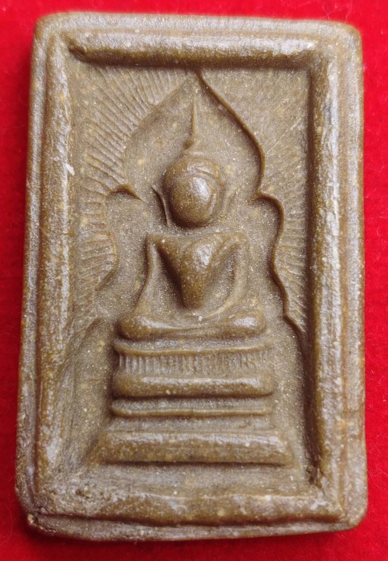 306311 พระสมเด็จแหวกม่าน  ถอดพิมพ์อกใหญ่ปางมารวิชัย  พุทธศักราช 2513-2515  เนื้อผงน้ำมัน หลวงพ่อกวย  วัดโฆสิตาราม จ.ชัยนาท 