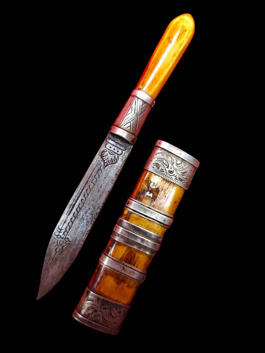 306353 มีดหมอหลวงพ่อเดิม  ใบมีด เนื้อโลหะ ด้ามงา-ฝักงา  แหนบเงินตลอดเล่ม  พุทธศักราช 2470-2494  วัดหนองโพธิ์ จ.นครสวรรค์ 