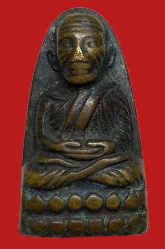 306415 หลวงปู่ทวด วัดช้างให้  เตารีดหลังหนังสือเล็ก  พิมพ์ ว กลวง ปี2505  เนื้อทองเหลืองรมดำ  จ.ปัตตานี