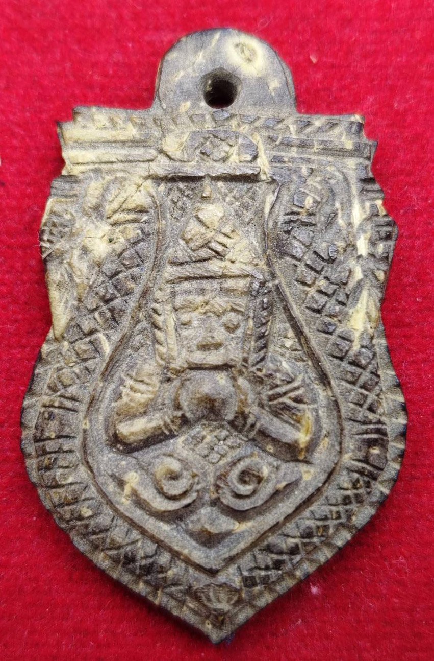 306444 กะลาแกะราหู หลวงพ่อน้อย  ศิลมาตรฐาน เนื้อกะลา  สร้างพุทธศักราช 2470 - 2488  วัดศรีษะทอง จ.นครปฐม 