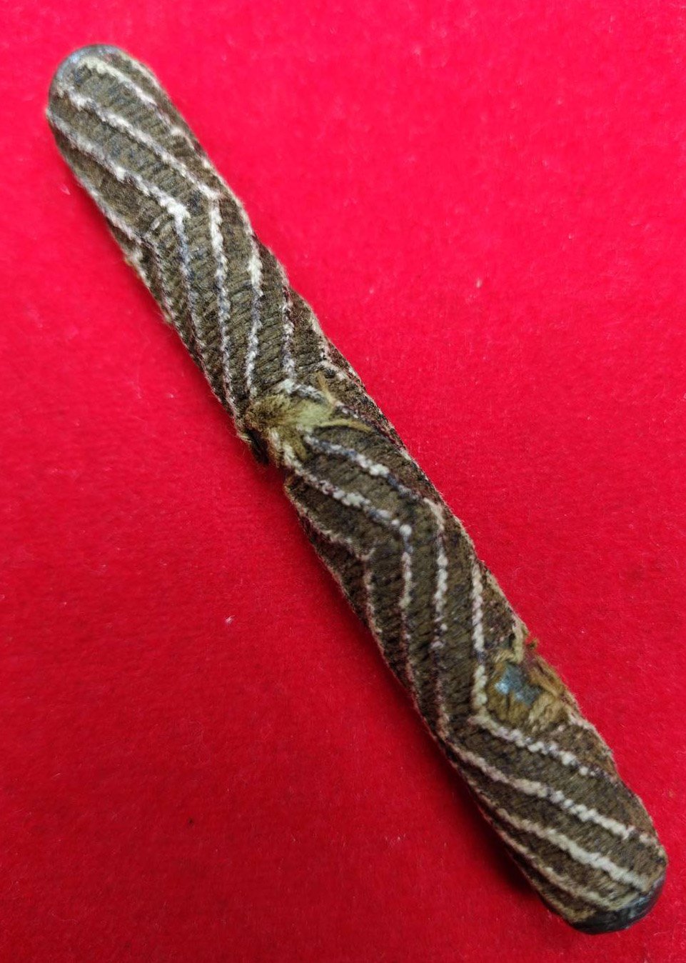 306545 ตะกรุดจันทร์เพ็ญ (ตะกรุดใต้น้ำ)  ถักเชือกถักจระเข้ขบฟัน หลงรัก หลวงปู่ศุข วัดปากคลองมะขามเฒ่า  เนื้อทองแดง พ.ศ. 2440-2457 