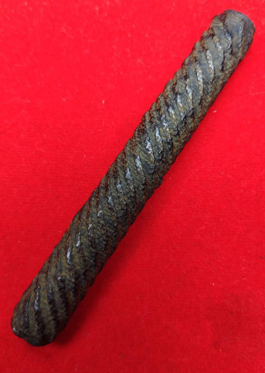 306546 ตะกรุดจันทร์เพ็ญ (ตะกรุดใต้น้ำ)  ถักเชือกลายเกลียว หลงรัก หลวงปู่ศุข วัดปากคลองมะขามเฒ่า  เนื้อทองแดง พ.ศ. 2440-2457 