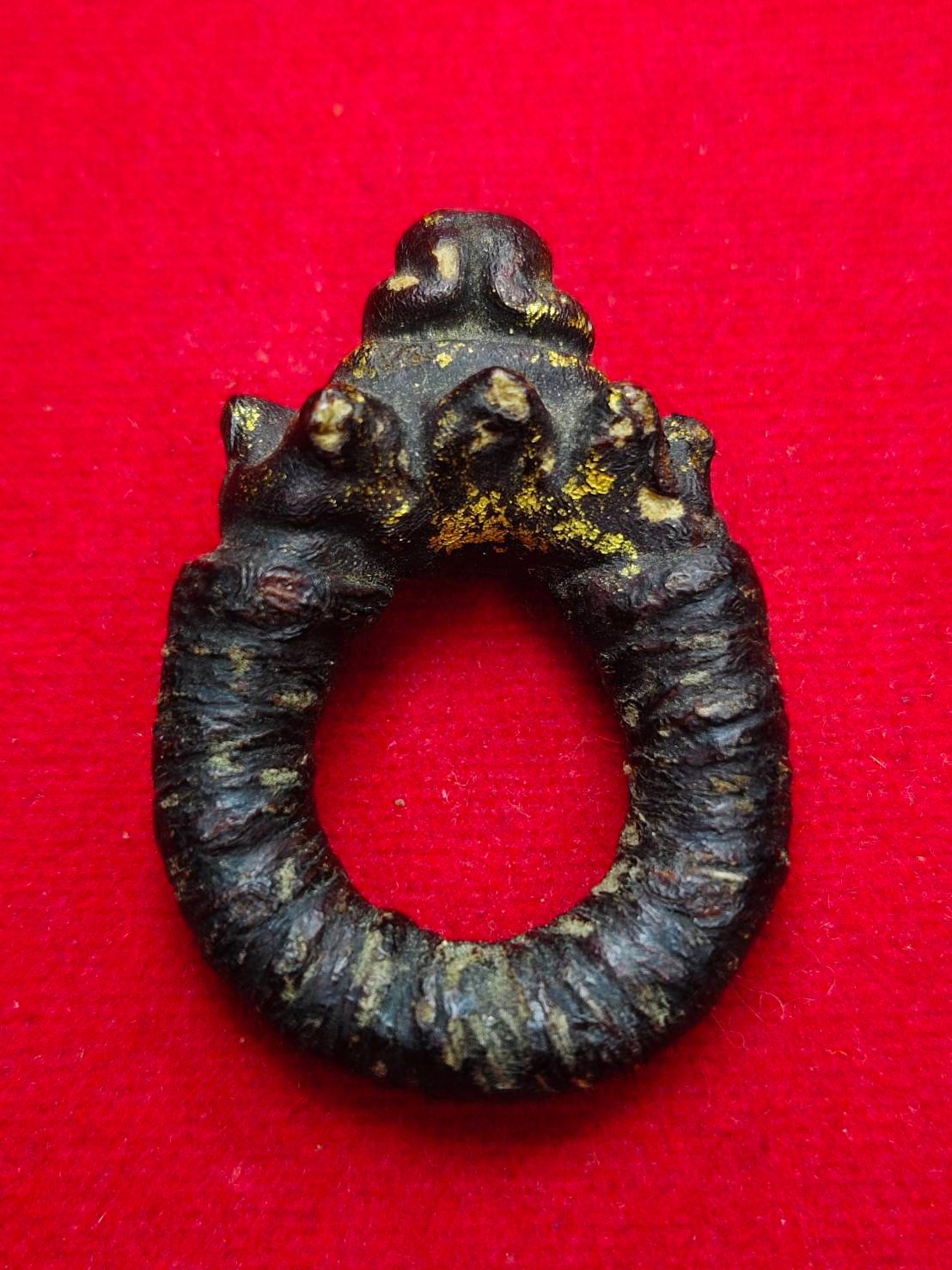 306714 แหวนพิรอด หลวงปู่ยิ้ม  เนื้อผ้าคลุกรัก  พุทธศักราช 2440-2453  วัดศรีอุปลาราม (วัดหนองบัว)  จังหวัดกาญจนบุรี 