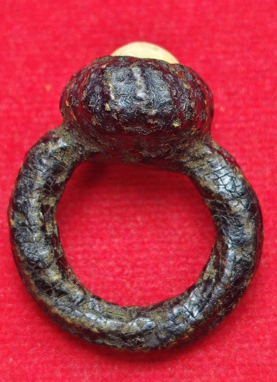 306717 แหวนเบี้ยแก้ หลวงปู่รอด  พุทธศักราช 2460 - 2465  วัดนายโรง จ.กรุงเทพฯ 