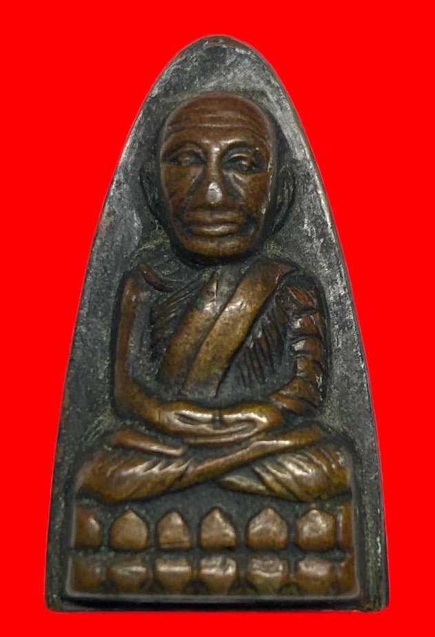 306727 หลวงปู่ทวด วัดช้างให้  เตารีดหลังหนังสือใหญ่ ปี 2505 จ.ปัตตานี เนื้อทองเหลืองรมดำ 