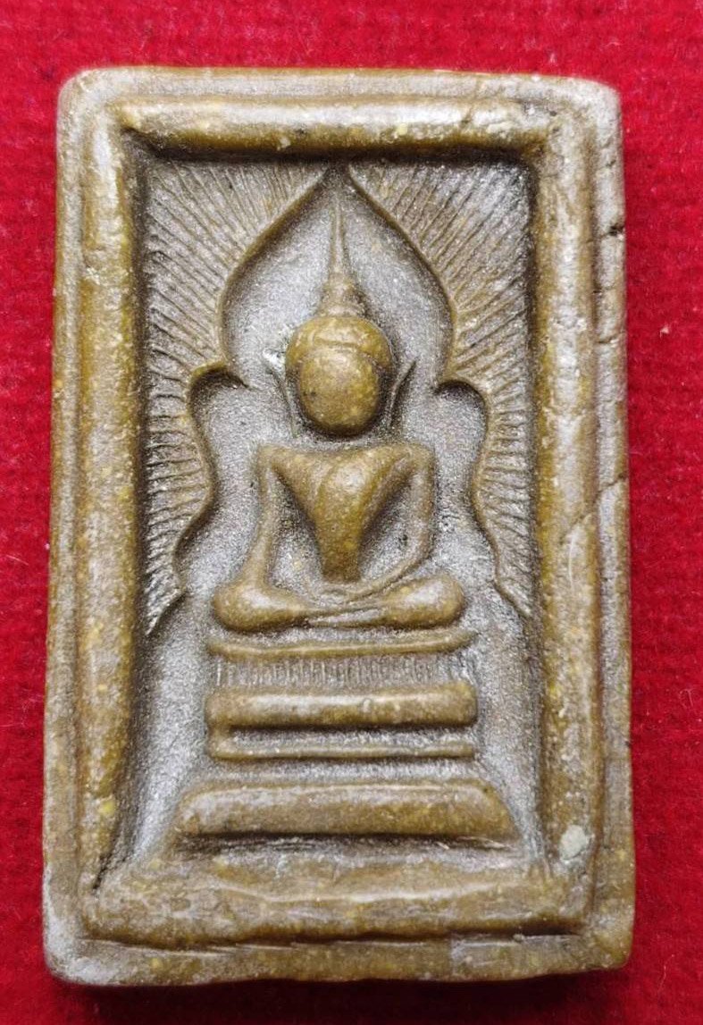 306775 พระสมเด็จแหวกม่าน  ถอดพิมพ์อกใหญ่ปางมารวิชัย  พุทธศักราช 2513-2515  เนื้อผงน้ำมัน หลวงพ่อกวย  วัดโฆสิตาราม จ.ชัยนาท 