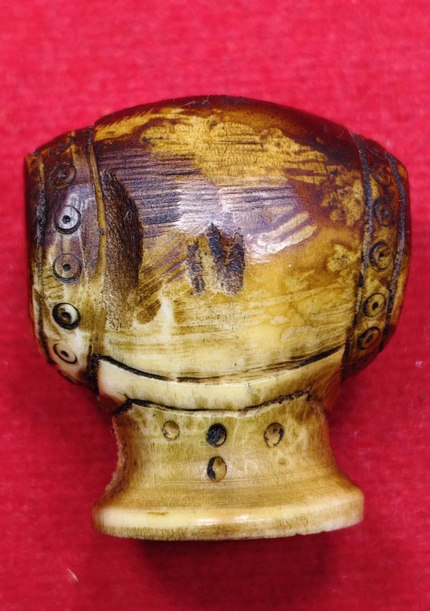 306796 ตะโพนหลวงพ่อภักตร์  เนื้อเขาแกะ  ประมาณ พ.ศ. 2460 - 2480  วัดโบสถ์ จ.อ่างทอง 