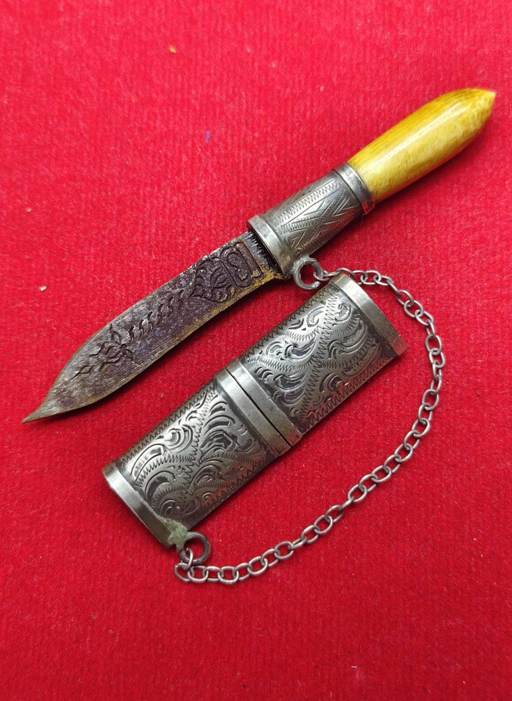 306800 มีดหมอสาริกา หลวงพ่อเดิม  ใบมีด เนื้อโลหะ ด้ามงา-ฝักงา  แหนบเงินตลอดเล่ม   พุทธศักราช 2470-2494  วัดหนองโพธิ์ จ.นครสวรรค์ 