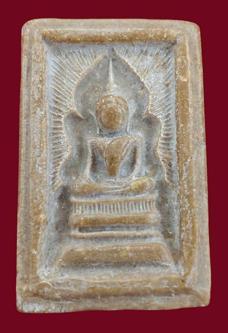 307767 พระสมเด็จแหวกม่าน  ถอดพิมพ์อกใหญ่ ปางมารวิชัย หลังฝังตะกรุด 3 ดอก  พ.ศ. 2513-2515  เนื้อผงน้ำมัน หลวงพ่อกวย  วัดโฆสิตาราม จ.ชัยนาท 