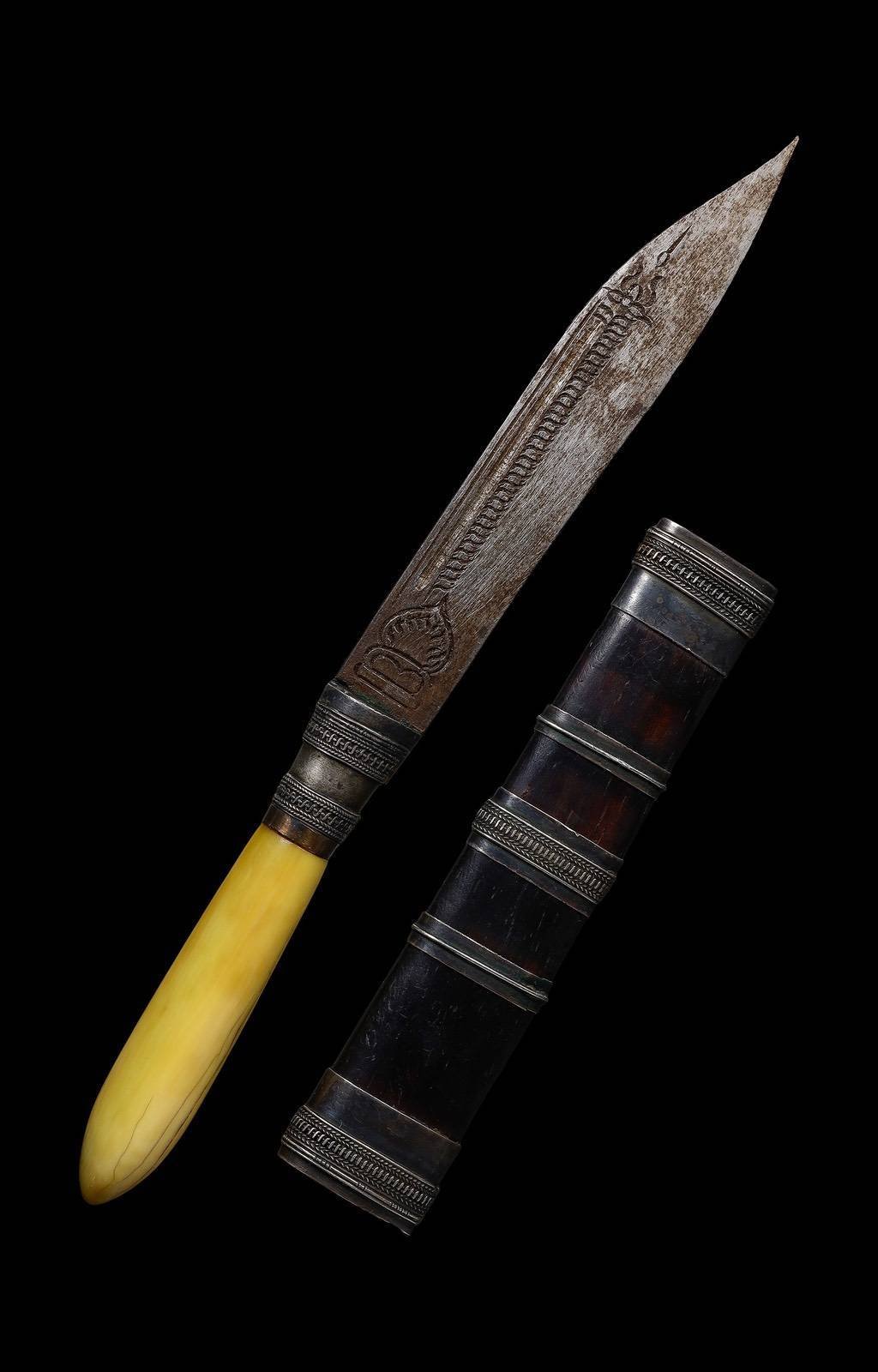 306905 มีดหมอหลวงพ่อเดิม ยุคปลาย  ด้ามงาฝักไม้ วัด หนองโพ จ. นครสวรรค์