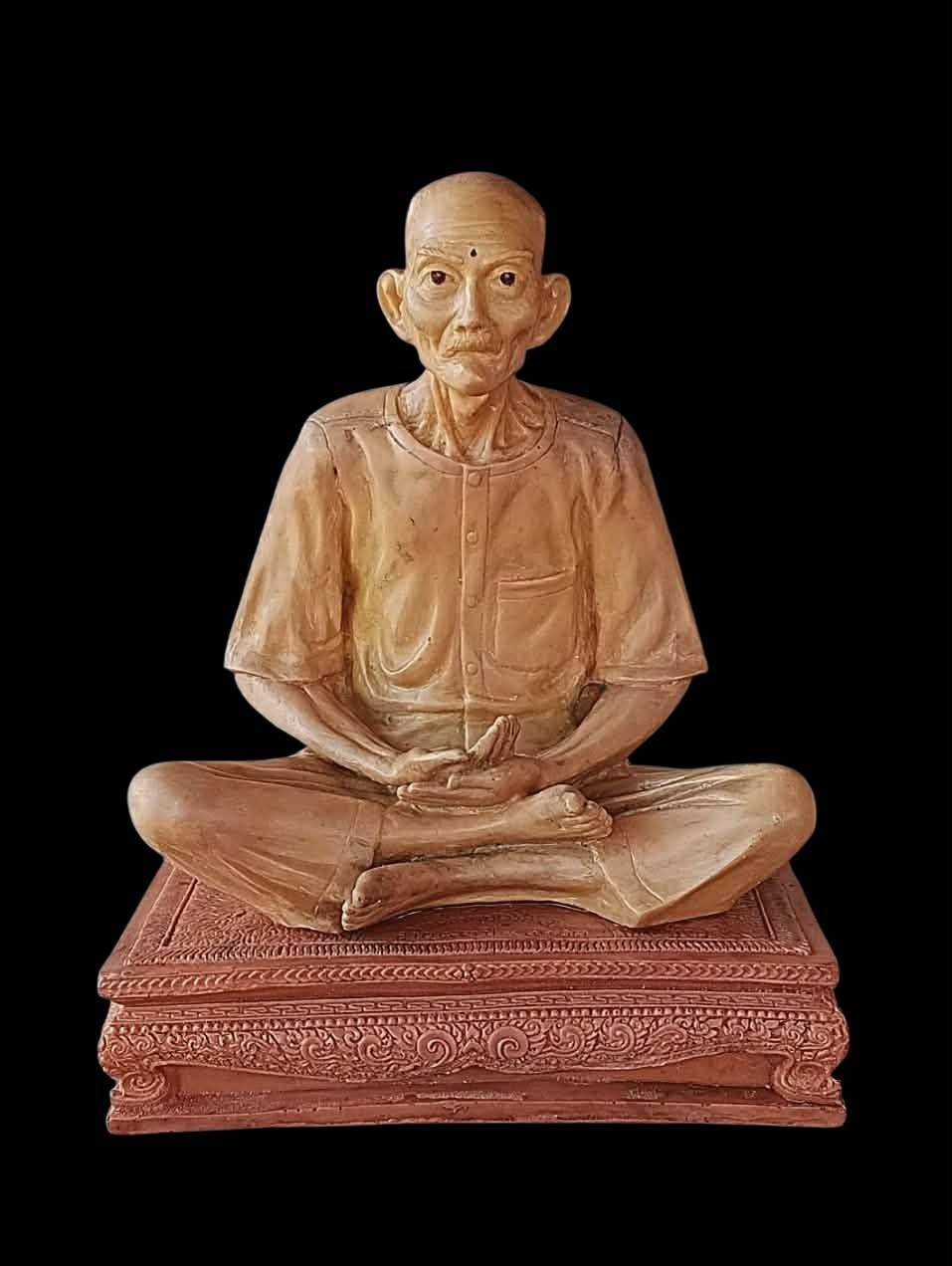 306988 องค์บูชาเซียนแปะโรงสี  (อาจารย์โง้ว กิม โคย)  รุ่น 2 เนื้อเรซิ่น ฐานแดง  ปี2523 วัดศาลเจ้า  จ.ปทุมธานี