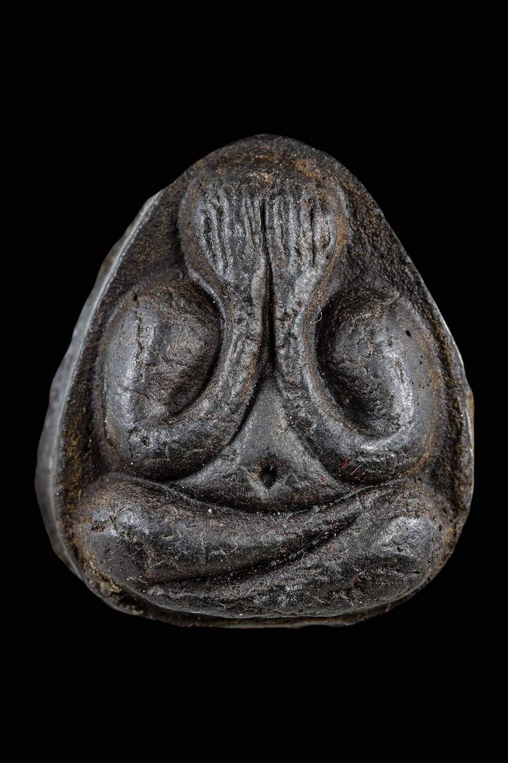 299126 พระปิดตามหาเสน่ห์ ปี 2521 เนื้อดำ วัดลาดปลาเค้า กทม. หลวงปู่โต๊ะปลุกเสก