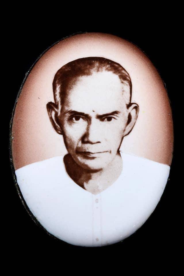  296844  ล็อคเก็ตซีเปีย เซียนแปะโรงสี พิมพ์จัมโบ้หน้าหนุ่ม ปี 2519 วัดศาลเจ้าจังหวัดปทุมธานี  