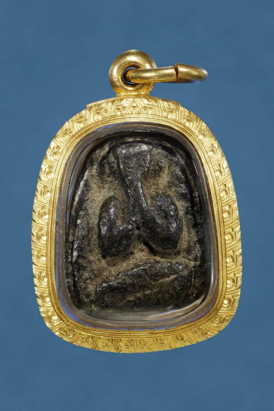 299772 พระปิดตาหลวงพ่อผุด วัดวังเวียน พิมพ์ใหญ่ เนื้อผงคลุกรัก จ.จันทบุรี ประมาณ พ.ศ.2460-2463 