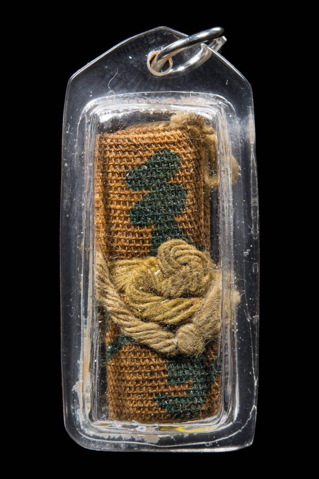 (296245)  ตะกรุดผ้ายันต์ ฟ้าประทานพร เซียนแปะโรงสี  ปี 2519 จ.ปทุมธานี