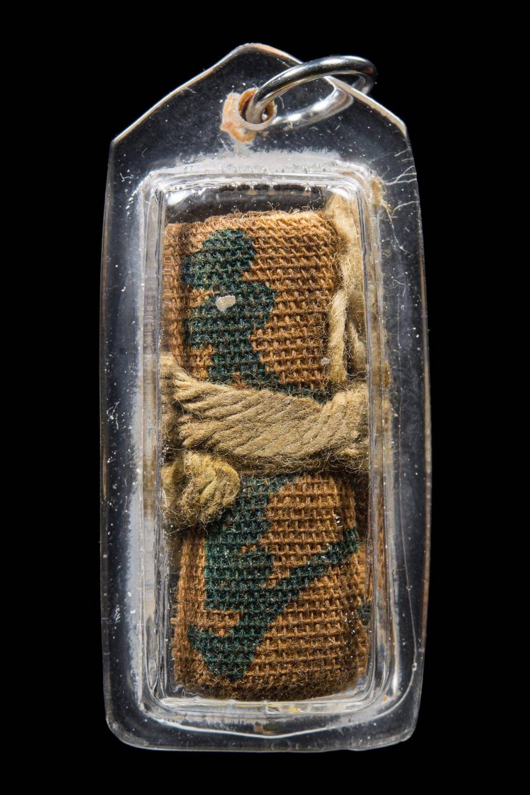 (296246)  ตะกรุดผ้ายันต์ ฟ้าประทานพร เซียนแปะโรงสี  ปี 2519 จ.ปทุมธานี